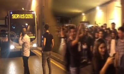 Zincirlikuyu'da gece yarısı metrobüs isyanı
