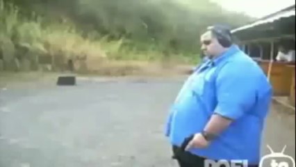 LMG MOUNTED AND LOADED  - Fat guy With Gun (warning EARRAPE)