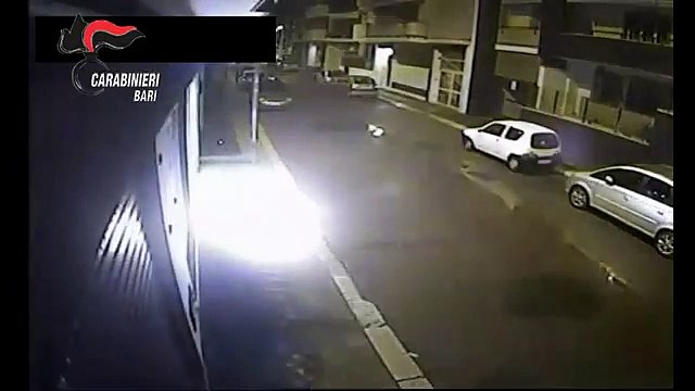 Attentato esplosivo ad Andria: arrestato un 48enne - il video registrato dalle telecamere