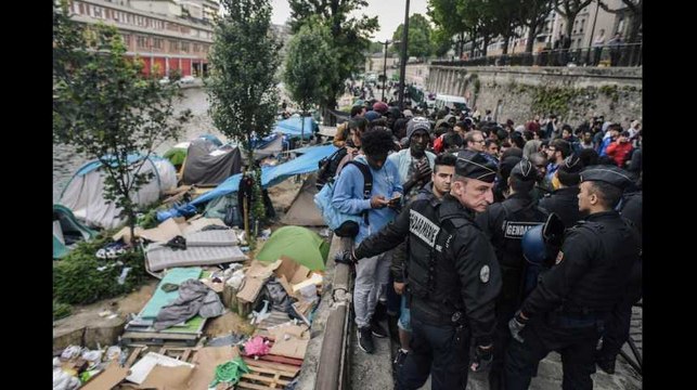Paris : la police évacue le camp de migrants du canal Saint-Martin