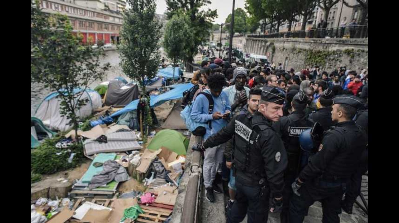 Paris : la police évacue le camp de migrants du canal Saint-Martin
