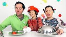REAL FOOD vs GUMMY FOOD CHALLENGE version PARENTS - BONBONS contre VRAIE NOURRITURE - FUN en FAMILLE