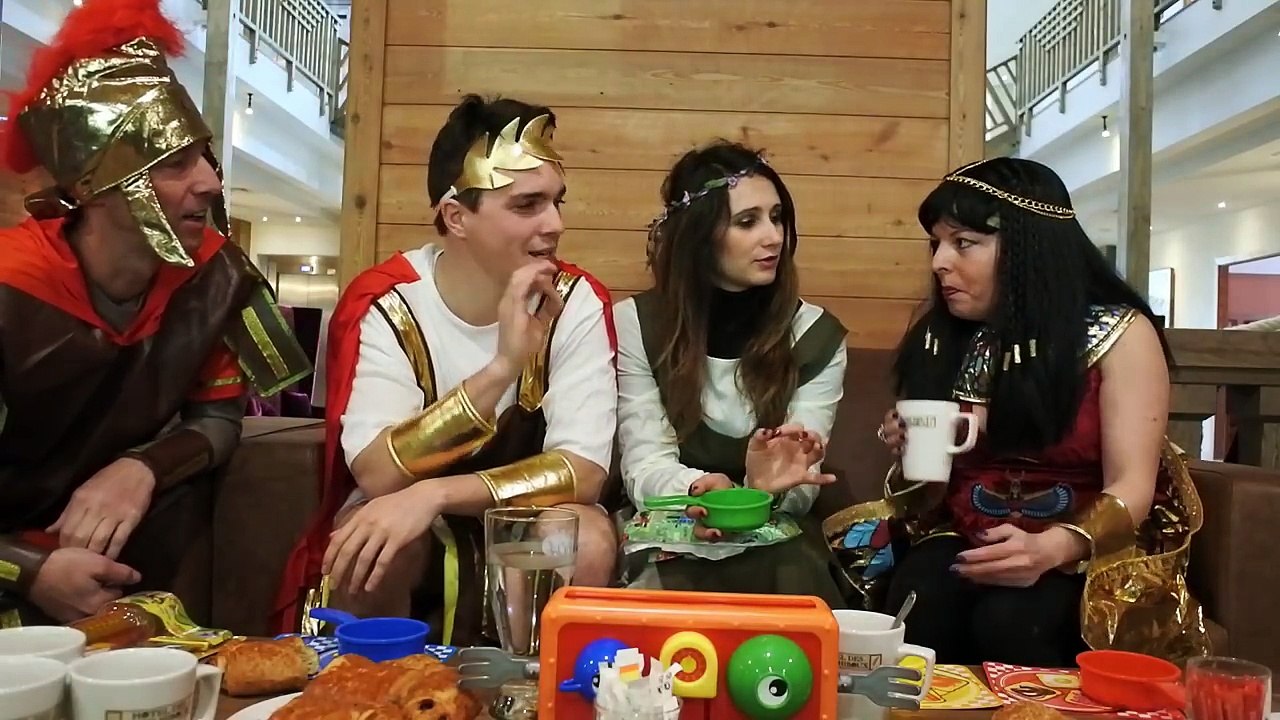 Rencontre avec ANGIE MAMAN 2.0 et la famille DEMO JOUETS au PARC ASTÉRIX, pour un Breakfast Tube