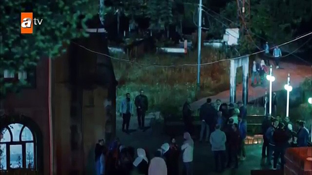 Siz kim oluyorsunuz da hor görüyorsunuz ey cemaat! - Sen Anlat Karadeniz 17. Bölüm