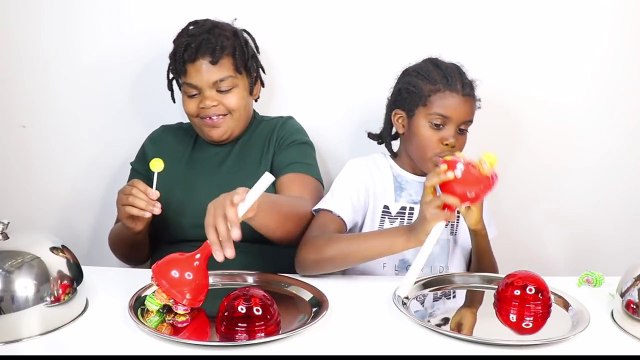 GUMMY FOOD VS REAL FOOD CHALLENGE - Bonbons ou Vraie Nourriture #sakinafamily6