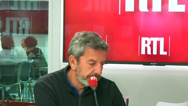 Michel Cymes vole au secours des personnes qui postillonnent
