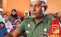 Anggota TNI Mengajar Baca Tulis Huruf Hijaiyah