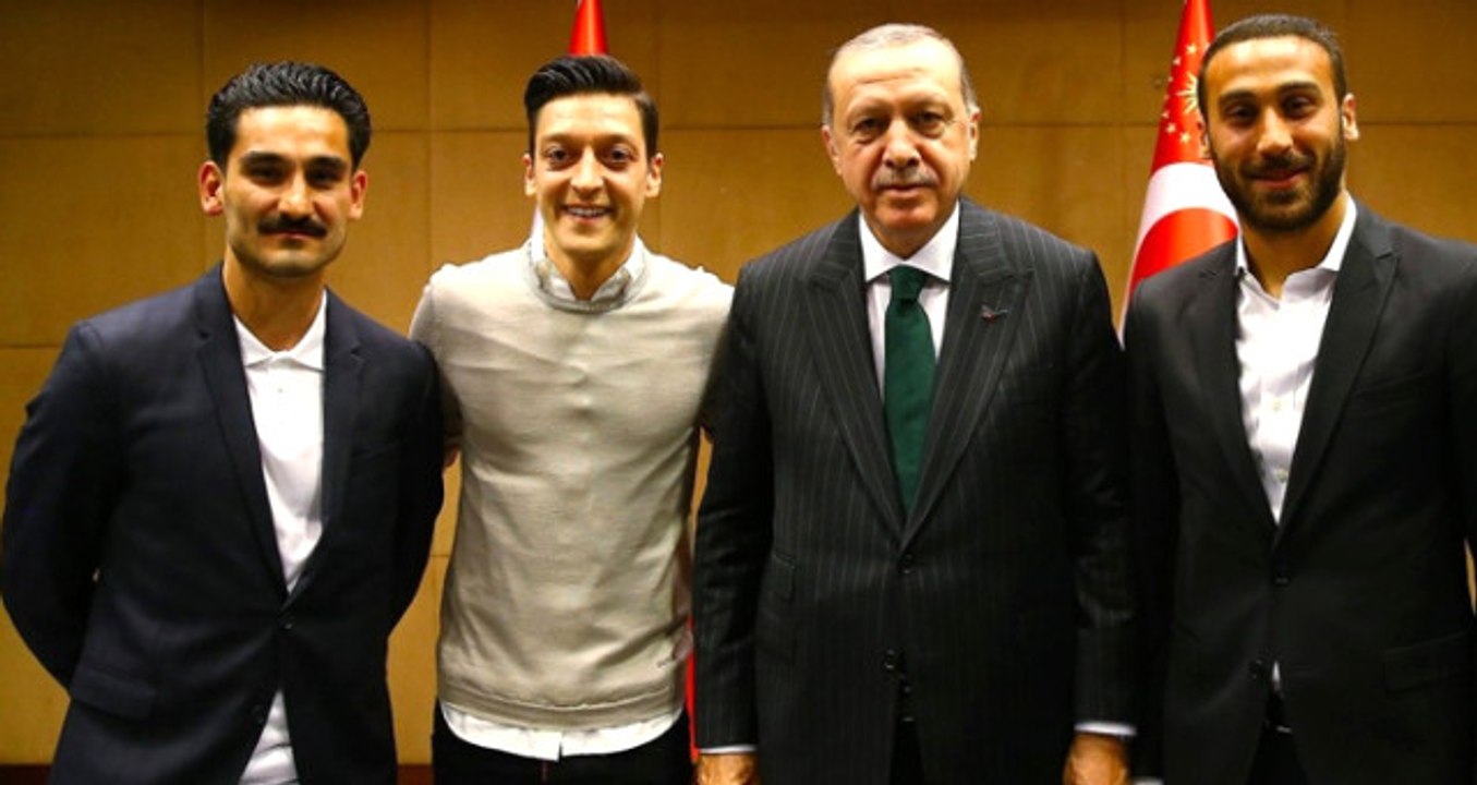 Alman Taraftarlar, Cumhurbaşkanı Erdoğan'la Görüşen Mesut Özil'le İlkay Gündoğan'ı Islıkladı