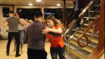 Beşiktaş-Kadıköy vapurunda dans şöleni