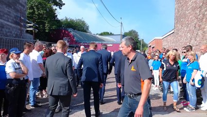 Des centaines de personnes rendent un dernier hommage à Cyril, abattu par le tireur