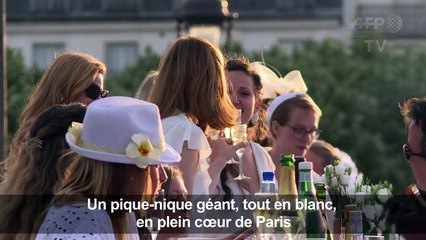 Des milliers de "dîneurs en blanc" sur l’esplanade des Invalides