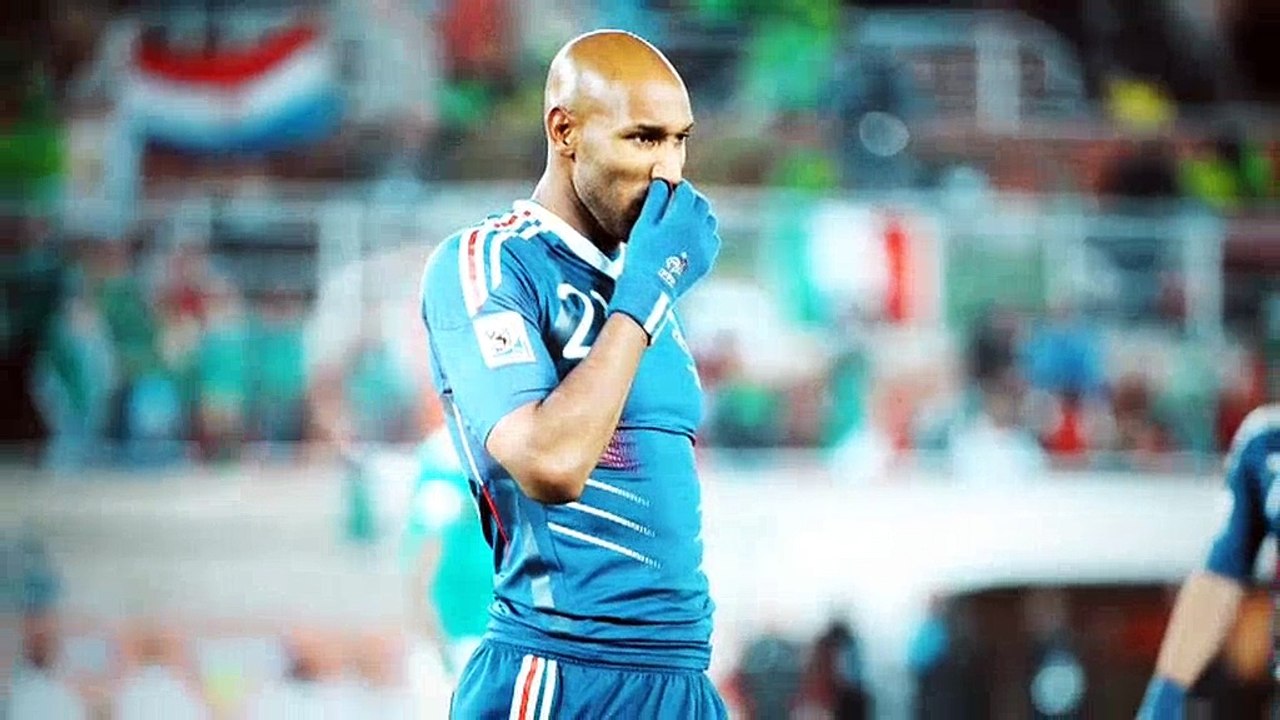 Mondial 2010 : "Anelka n'a pas dit ce qui a été écrit" en Une de "L'Equipe", assure Raymond Domenech