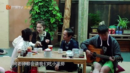 《向往的生活2独享版》：何炅戚薇玩游戏默契爆表 佟丽娅黄磊畅聊育儿趣事 20180604期 Back to Field S2【湖南卫视官方频道】