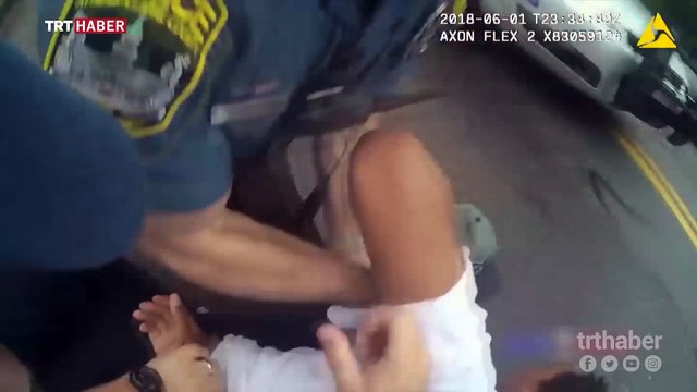 ABD polisi, siyahi genci aracıyla çarparak durdurdu