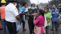 فرق الإنقاذ في غواتيمالا تواصل البحث عن ناجين بعد ثوران بركان فويغو