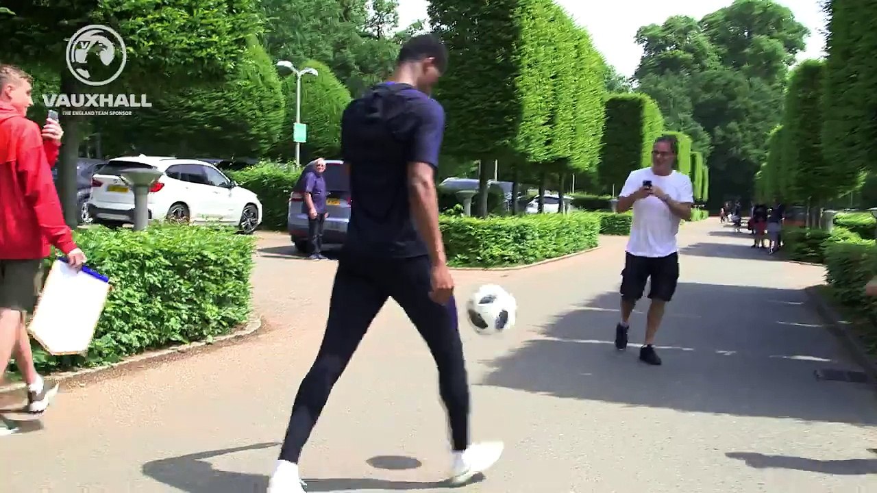 Marcus Rashford termine l'entrainement à sa façon