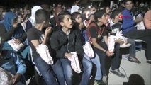 Mardin Midyat'ta Köy Çocukları Açık Havada İlk Kez Sinema Filmi İzledi-Hd