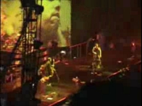 Korn - Thoughtless (live à Bercy, Paris - 2002)