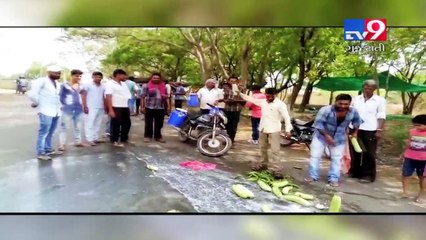 Gujarat: Furious farmers protest against govt for not getting fair prices for their produces