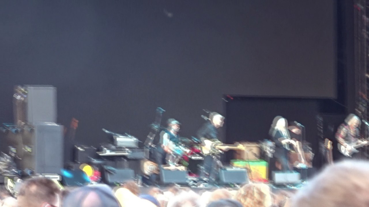 PATTI SMITH "Beds Are Burning" London 2018 video Dailymotion