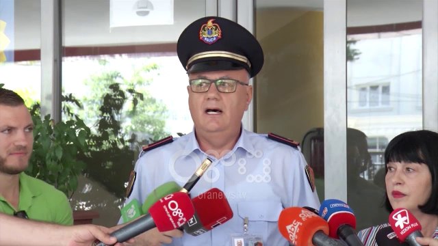 Ora News - Testohen maturantët, 37 mijë maturantë zhvilluan provimin e Gjuhës së Huaj