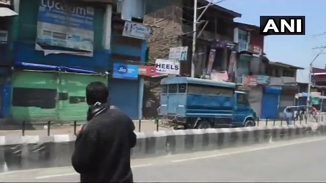 Locals pelt stones on vehicles of security forces in Pulwama