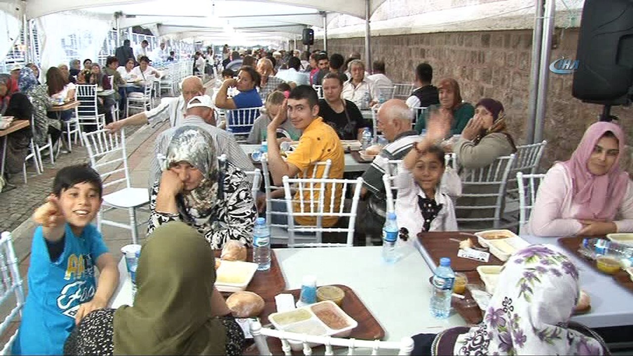 Türk Musevi Cemaati’nden Selimiye’nin gölgesinde bin kişilik iftar