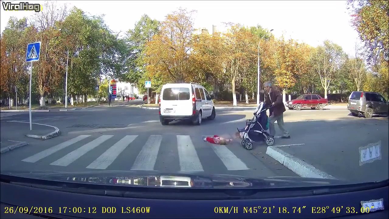 Voilà pourquoi papy n'aura plus le droit de promener son petit fils en poussette