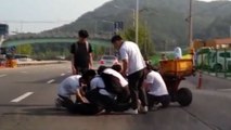 [좋은뉴스] 심폐소생술로 길가에 쓰러진 할아버지 구한 고등학생들 / YTN