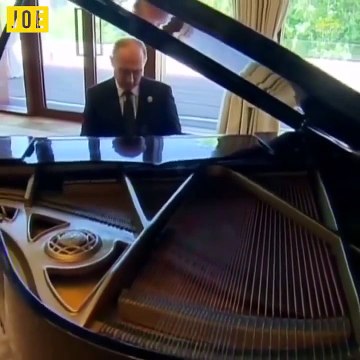 Путин играет рэпчик