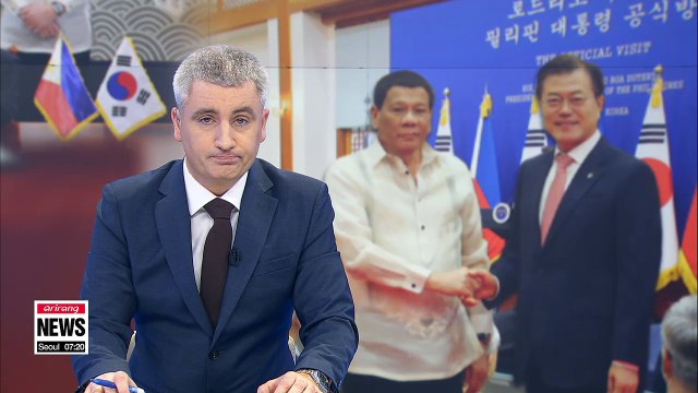 Presidents Moon and Duterte hold summit meeting at Blue House