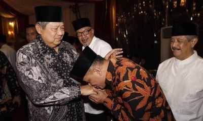 Apa Makna Gatot Cium Tangan SBY?