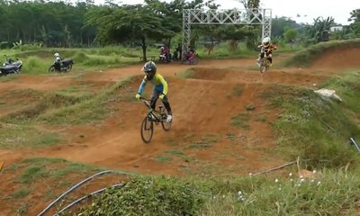 Ngabuburit dengan Berlatih Sepeda Cross BMX