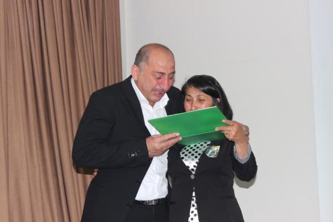Gıda Zehirlenmesinden Hayatını Kaybeden Gencin Diplomasını Ailesi Ağlayarak Aldı
