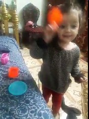 Dekhiye ish cute bacchi ko kitni baaten banati hai
