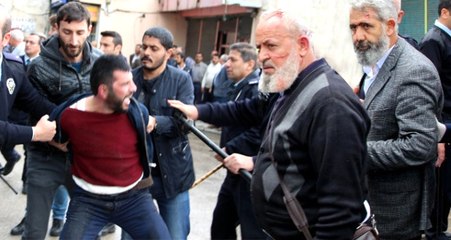 İki Esnaf Grubunun Kavgasında Bıçak ve Bastonlar Konuştu: 7 Yaralı