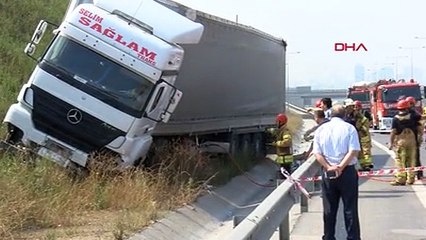 Kaza yapan TIR sürücüsü bıçak çekti