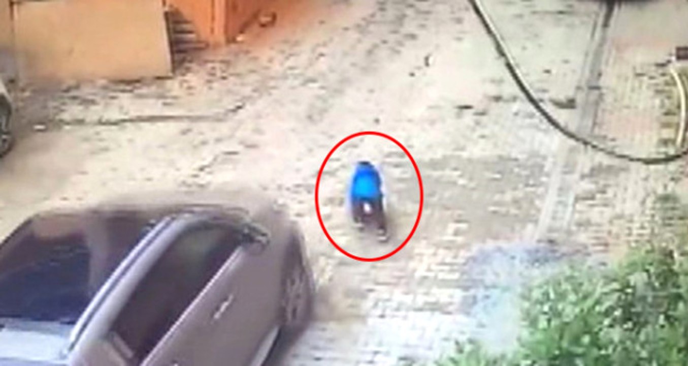 Annesinin Arabayla Üstünden Geçtiği Çocuğun Burnu Bile Kanamadı