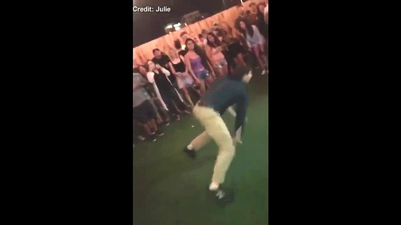 Un agent du FBI tire accidentellement après un backflip (Den