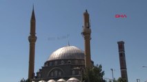 Diyarbakır Sümer Camii Minaresine Yıldırım Düştü