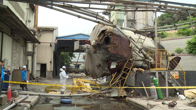 포항 시멘트 가공 공장서 폭발...1명 숨지고 4명 다쳐 / YTN