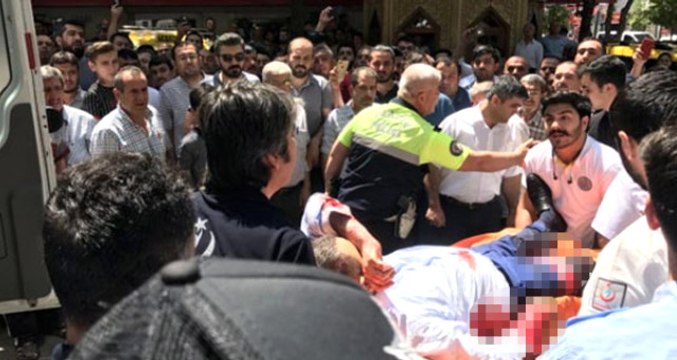 Kızımı Taciz Ediyor Deyip Silahla Vurdu, Vatandaşın Linç Etmek İstediği Taciz Zanlısını Polis Zor Kurtardı