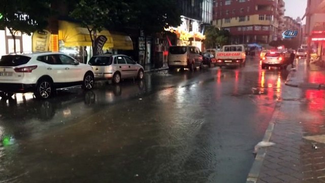 Iğdır’da dolu ve sağanak yağış...Yollar beyaza büründü