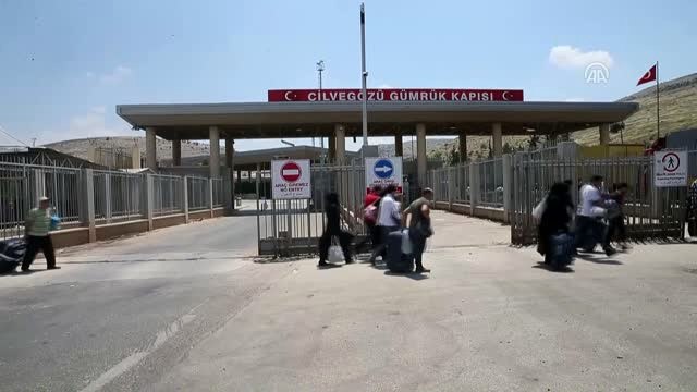 Suriyelilerin Cilvegözü Sınır Kapısı'ndan Geçişleri Sürüyor