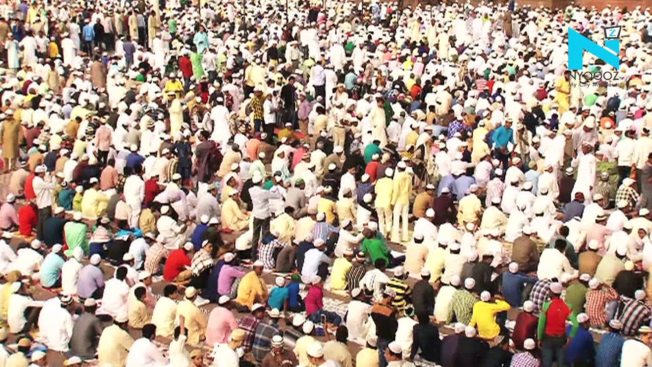 Goalkeeper 'Fakes Injury' To Help Teammates Break Fast