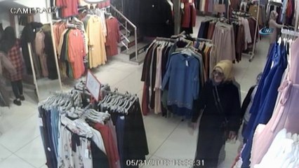 Müşteri kılığındaki hırsızlar altın dolu çantayı böyle çaldı