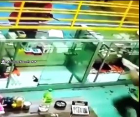 Rompakan bersenjata di kedai handphone