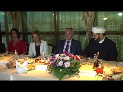 Ora News - Meta merr pjesë në iftarin e shtruar nga myftinia Shkodër
