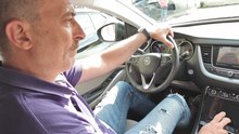 Ο Κώστας Βαϊμάκης παράτησε τη μηχανή του για τα μάτια ενός Opel Grandland X