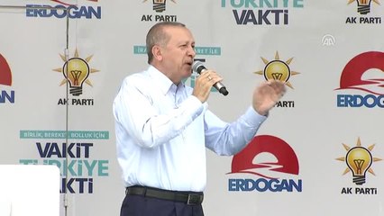 Erdoğan: "Bay Kemal Burayı da İyi Dinle. Sizin Otomobile Motomobile Kafanız Basmaz"